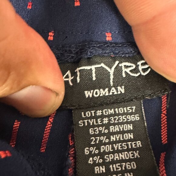 Attire Woman's Shorts Navy With Red Dots Size 20W - Picture 2 of 5